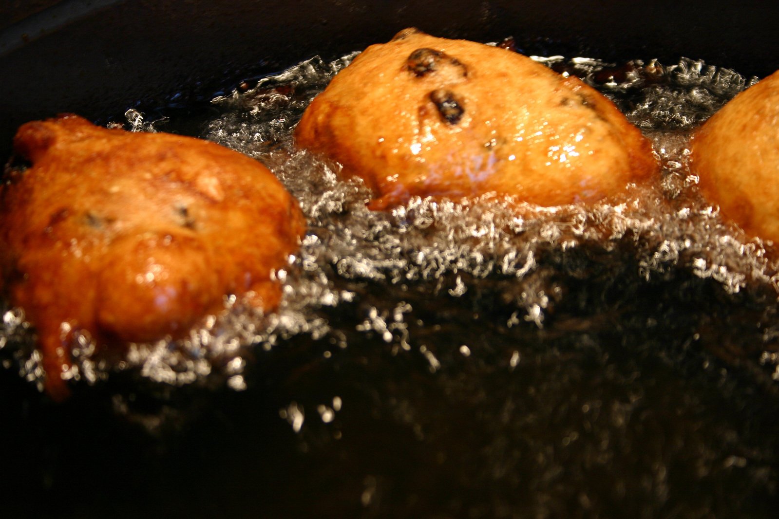 Oliebollen verkoop bij Maaswaarden Nieuwendijk