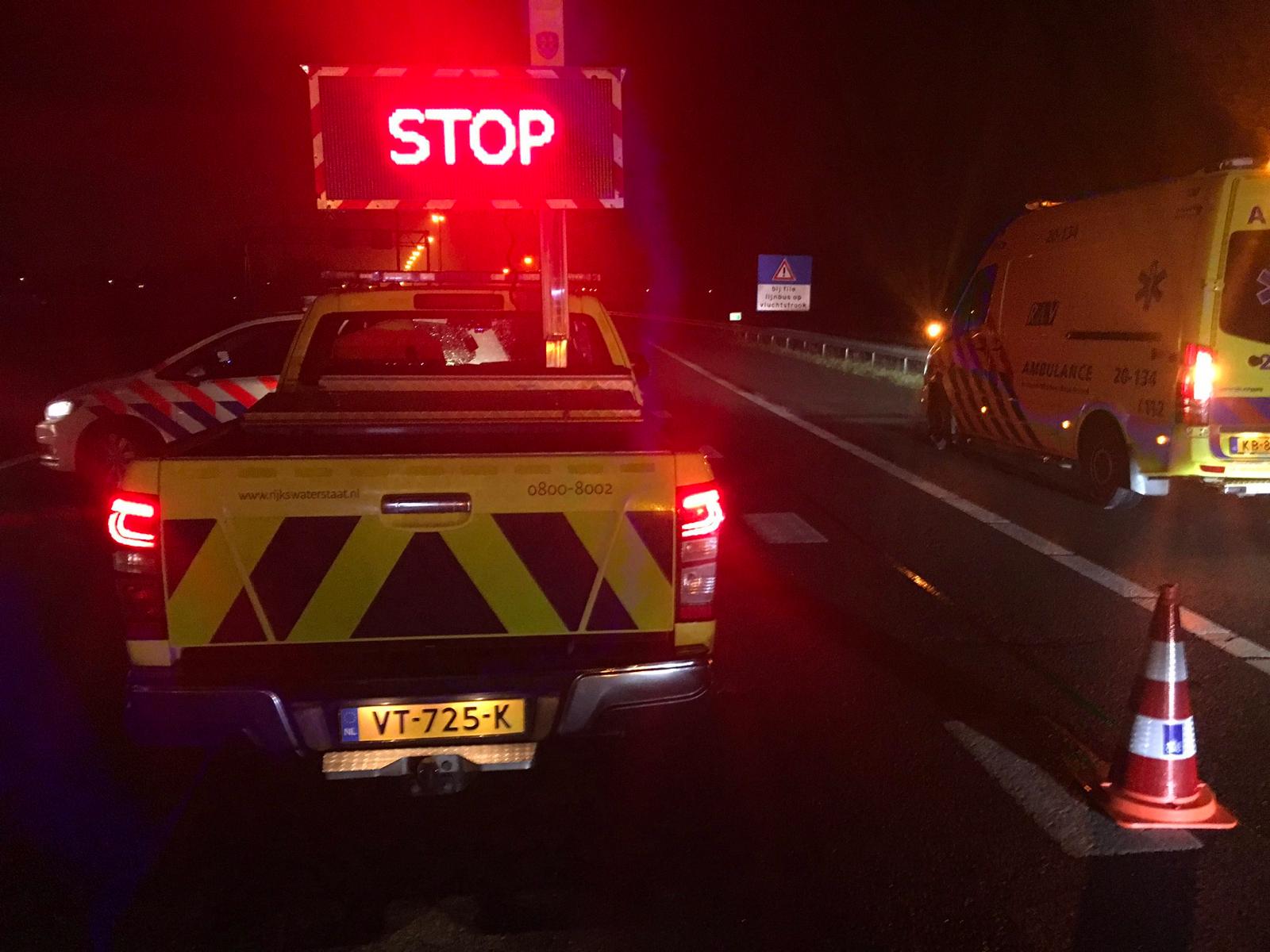 A27 urenlang dicht na botsing tussen twee vrachtwagens