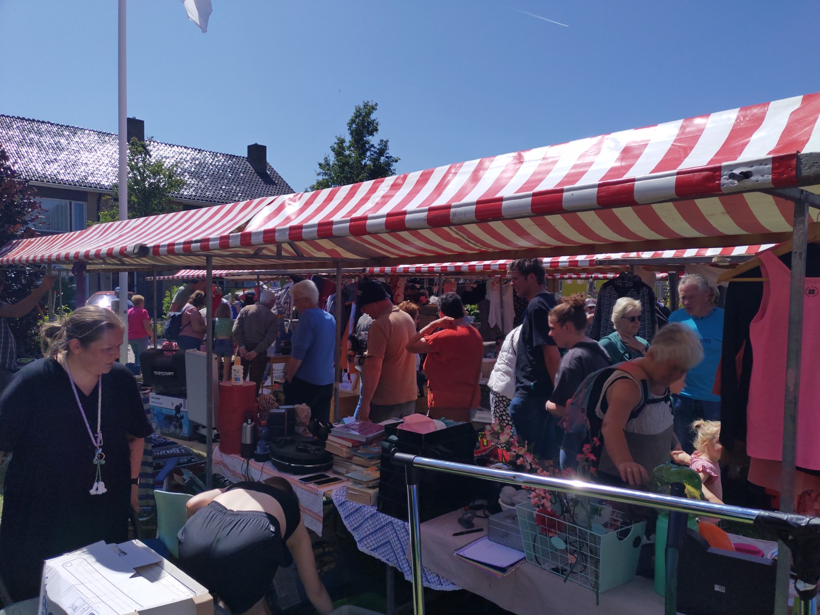 Bezoek de rommelmarkt in Drongelen voor koopjes en gezelligheid